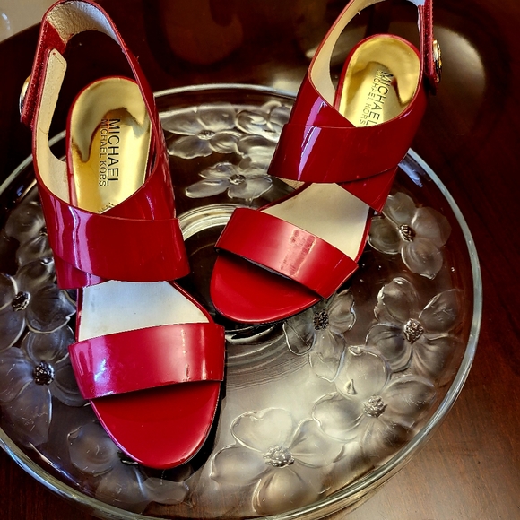 Michael kors red shoes size 7 - Picture 2 of 2
